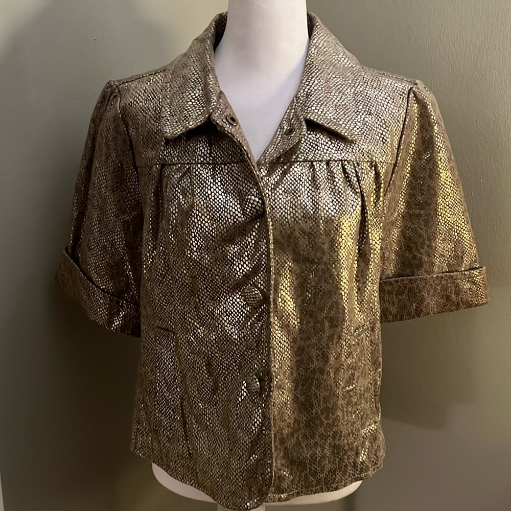 Short sleeve woman’s leather jacket